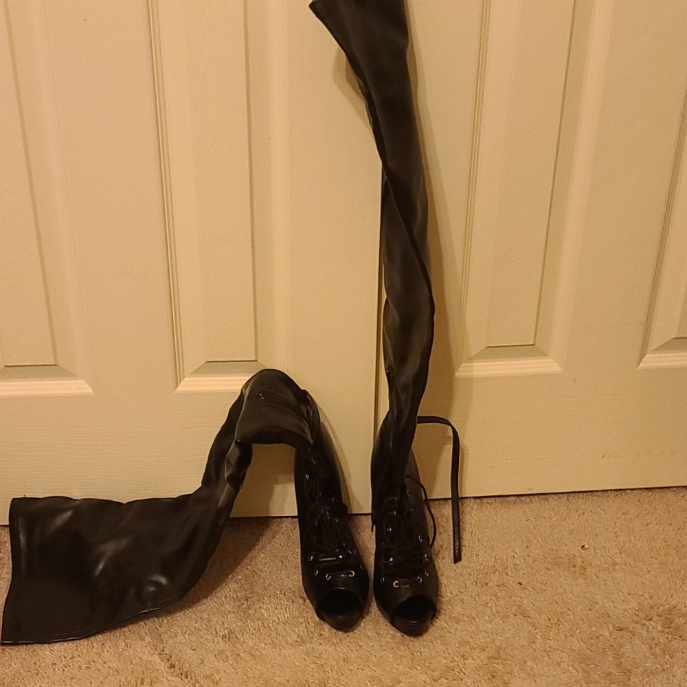 Boots - Picture 4 of 4